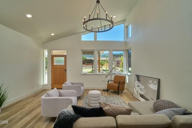 1221 Kirk, Ashland, OR 97520