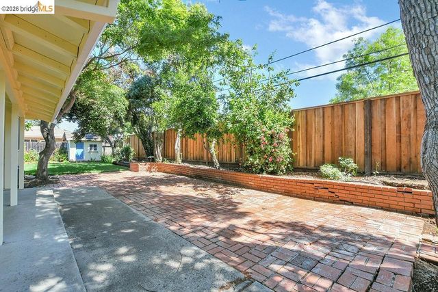 1718 Pepperwood Ct, Concord, CA 94521