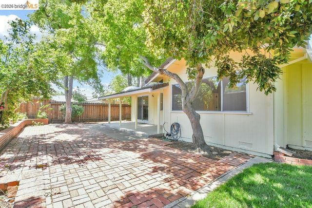 1718 Pepperwood Ct, Concord, CA 94521
