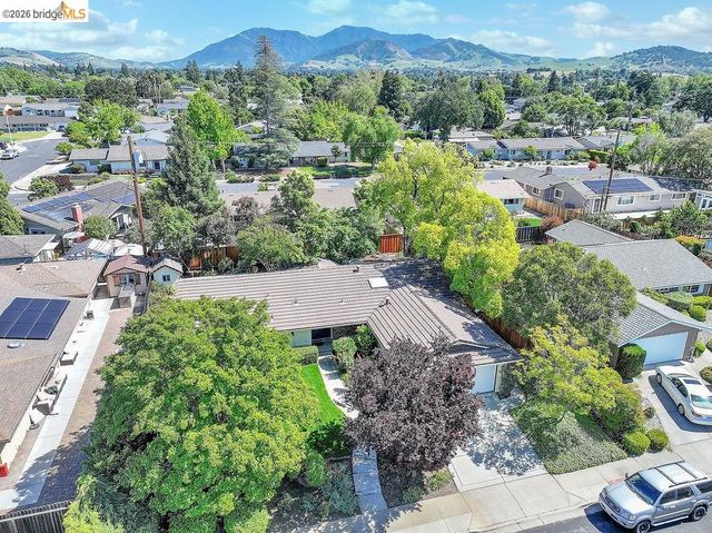 1718 Pepperwood Ct, Concord, CA 94521