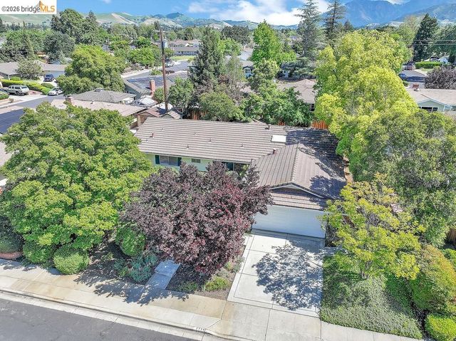 1718 Pepperwood Ct, Concord, CA 94521