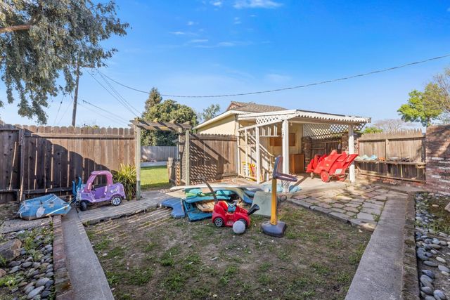 4229 N Commerce St, Stockton, CA 95204