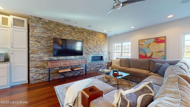 15309 Royal Troon Ave, Louisville, KY 40245