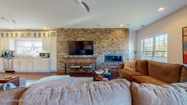 15309 Royal Troon Ave, Louisville, KY 40245