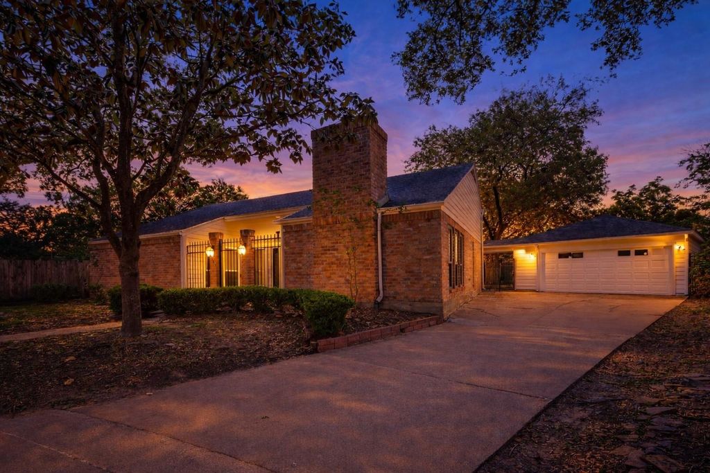 12319 Ella Lee Lane, Houston, TX 77077