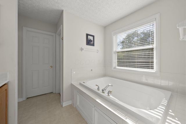 452 Sunridge Drive, Powell, OH 43065