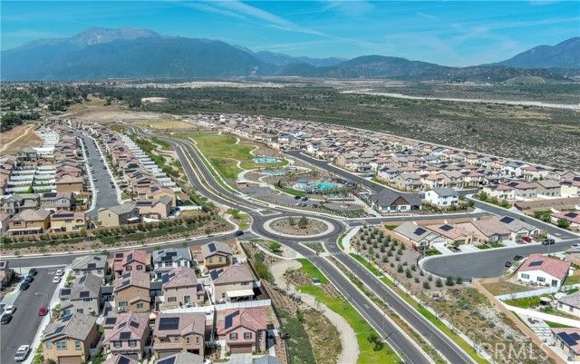 2435 Gunner Ridge Way, Rialto, CA 92377