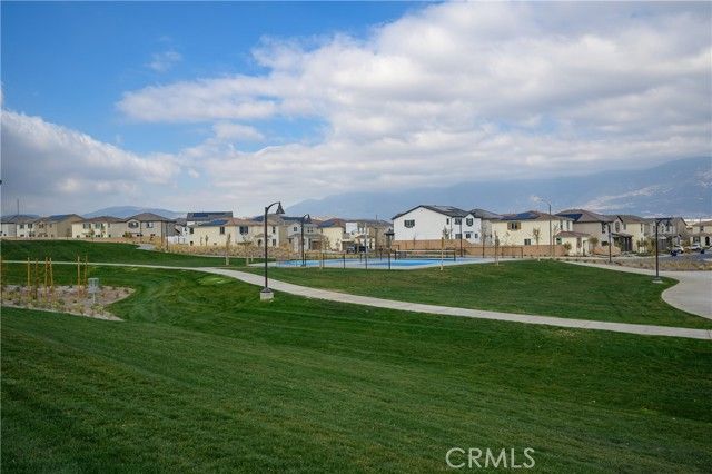 2435 Gunner Ridge Way, Rialto, CA 92377