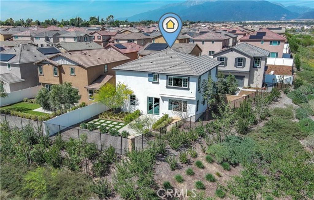 2435 Gunner Ridge Way, Rialto, CA 92377