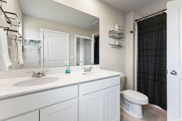 2379 SE Fox Valley Drive, West Des Moines, IA 50265