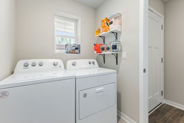 2379 SE Fox Valley Drive, West Des Moines, IA 50265