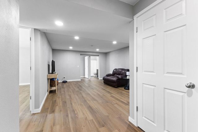2379 SE Fox Valley Drive, West Des Moines, IA 50265