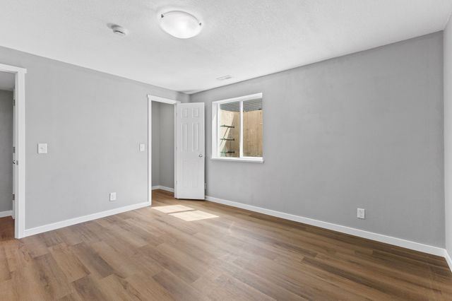 2379 SE Fox Valley Drive, West Des Moines, IA 50265