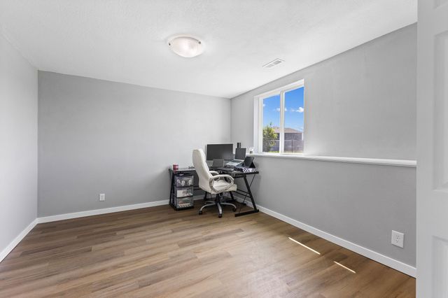 2379 SE Fox Valley Drive, West Des Moines, IA 50265