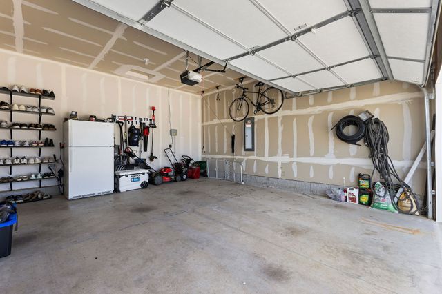 2379 SE Fox Valley Drive, West Des Moines, IA 50265