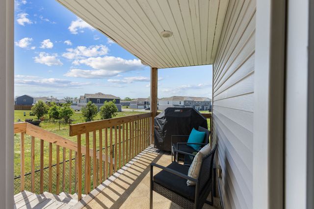 2379 SE Fox Valley Drive, West Des Moines, IA 50265