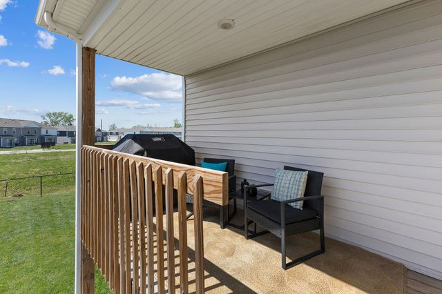 2379 SE Fox Valley Drive, West Des Moines, IA 50265