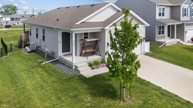 2379 SE Fox Valley Drive, West Des Moines, IA 50265