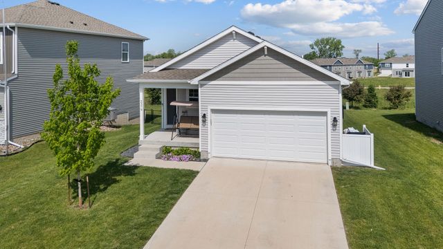 2379 SE Fox Valley Drive, West Des Moines, IA 50265
