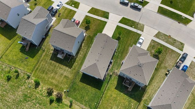 2379 SE Fox Valley Drive, West Des Moines, IA 50265