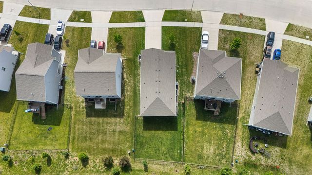 2379 SE Fox Valley Drive, West Des Moines, IA 50265