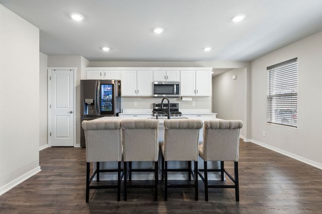 2379 SE Fox Valley Drive, West Des Moines, IA 50265