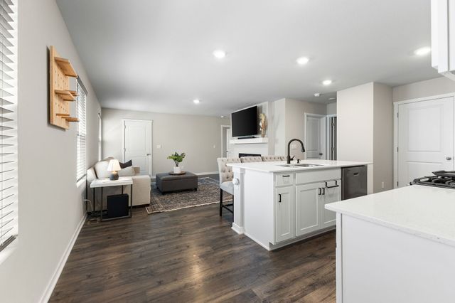 2379 SE Fox Valley Drive, West Des Moines, IA 50265