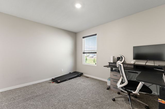 2379 SE Fox Valley Drive, West Des Moines, IA 50265