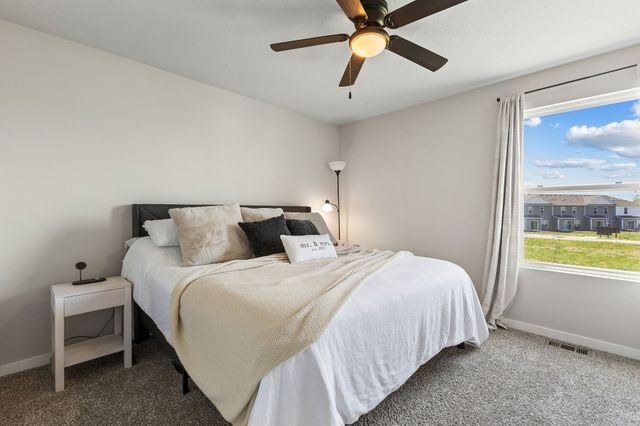 2379 SE Fox Valley Drive, West Des Moines, IA 50265