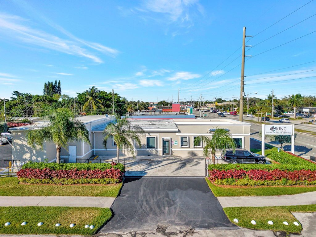 Image 1 of property listing at 3379 S Military Trail 3, Lake Worth, FL 33463