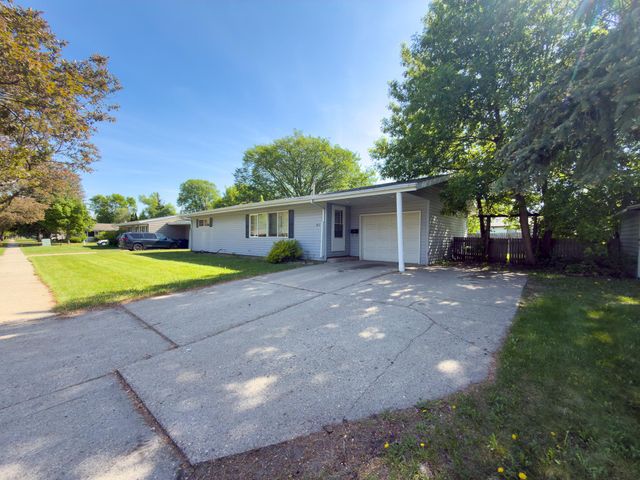 1812 4th Street S, Moorhead, MN 56560