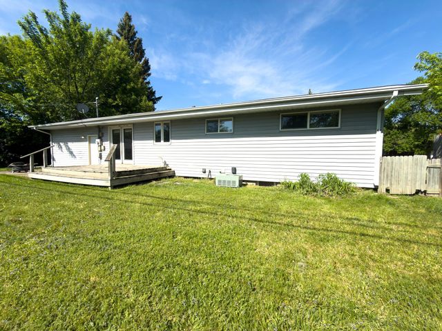 1812 4th Street S, Moorhead, MN 56560