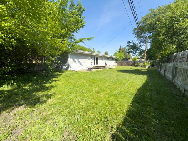 1812 4th Street S, Moorhead, MN 56560