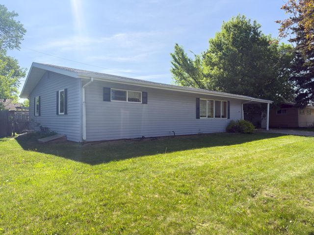 1812 4th Street S, Moorhead, MN 56560