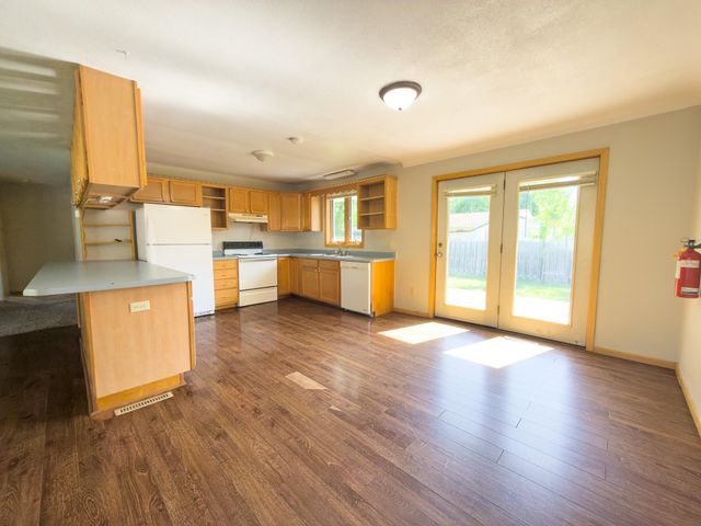 1812 4th Street S, Moorhead, MN 56560