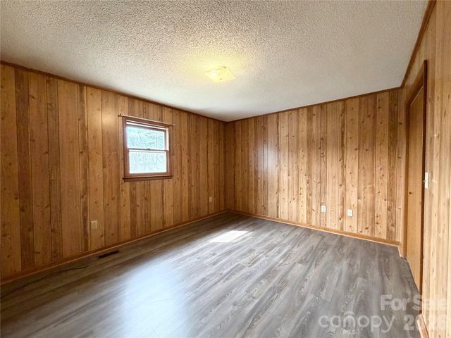 1709 Acorn Avenue, Hudson, NC 28638