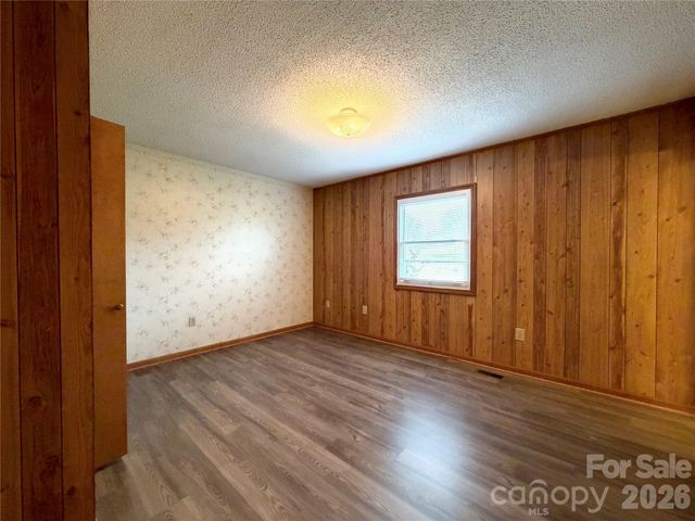 1709 Acorn Avenue, Hudson, NC 28638