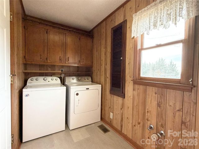 1709 Acorn Avenue, Hudson, NC 28638