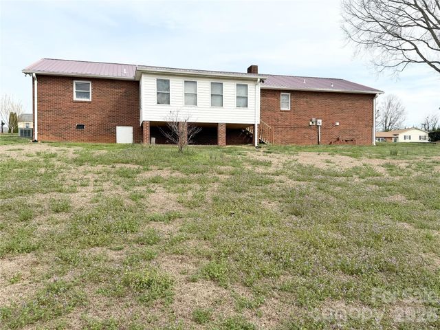 1709 Acorn Avenue, Hudson, NC 28638