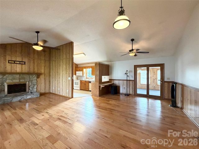 1709 Acorn Avenue, Hudson, NC 28638