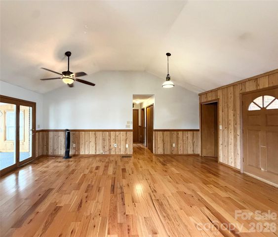 1709 Acorn Avenue, Hudson, NC 28638