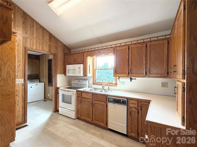 1709 Acorn Avenue, Hudson, NC 28638