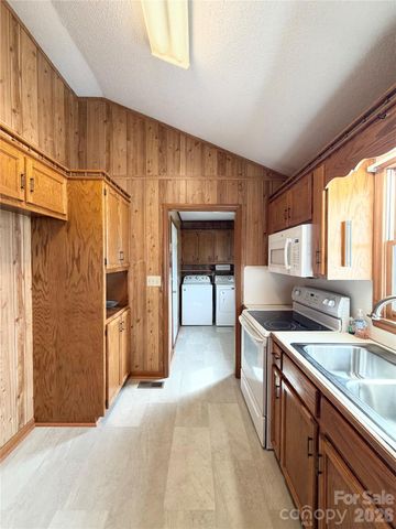 1709 Acorn Avenue, Hudson, NC 28638