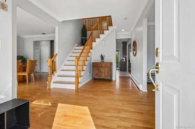 10 Alex Court, West Nyack, NY 10994