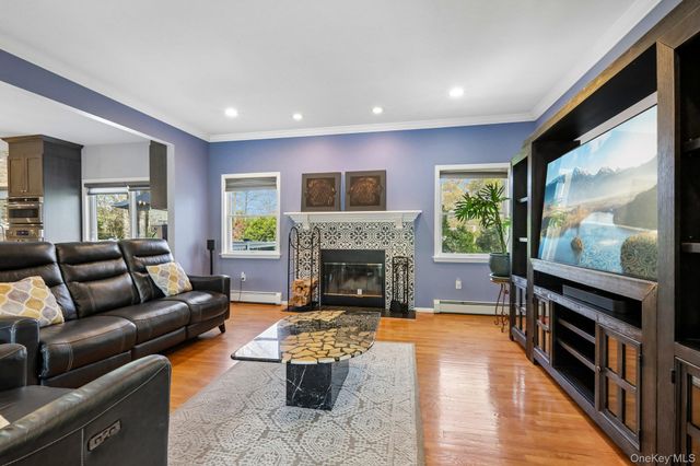 10 Alex Court, West Nyack, NY 10994