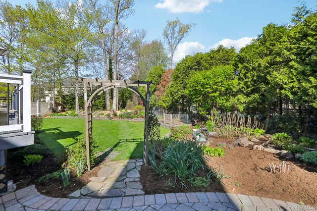 10 Alex Court, West Nyack, NY 10994