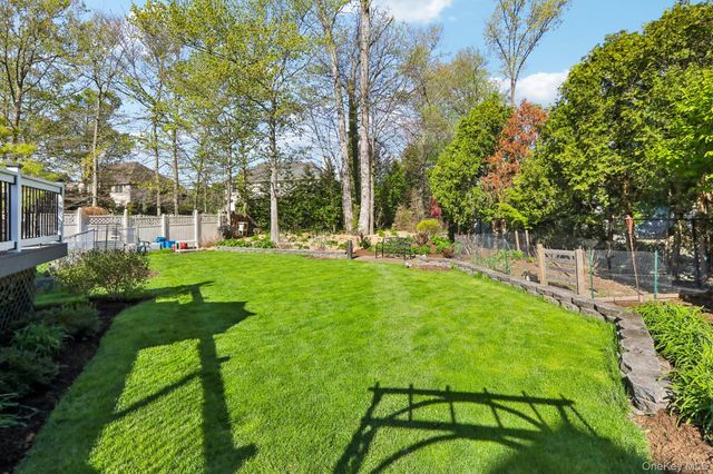10 Alex Court, West Nyack, NY 10994