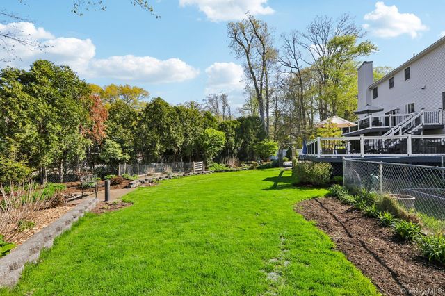 10 Alex Court, West Nyack, NY 10994