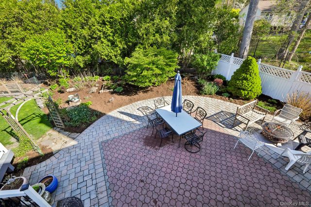 10 Alex Court, West Nyack, NY 10994