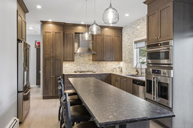 10 Alex Court, West Nyack, NY 10994